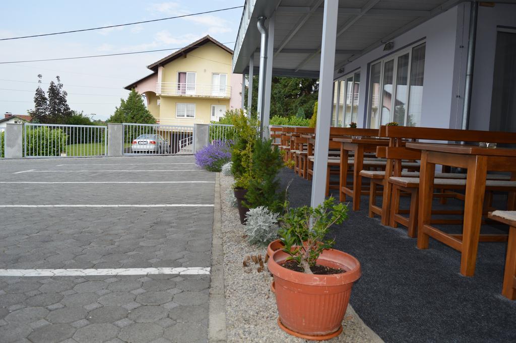 Pansion Antonio Bed and Breakfast Slavonski Brod Exteriör bild