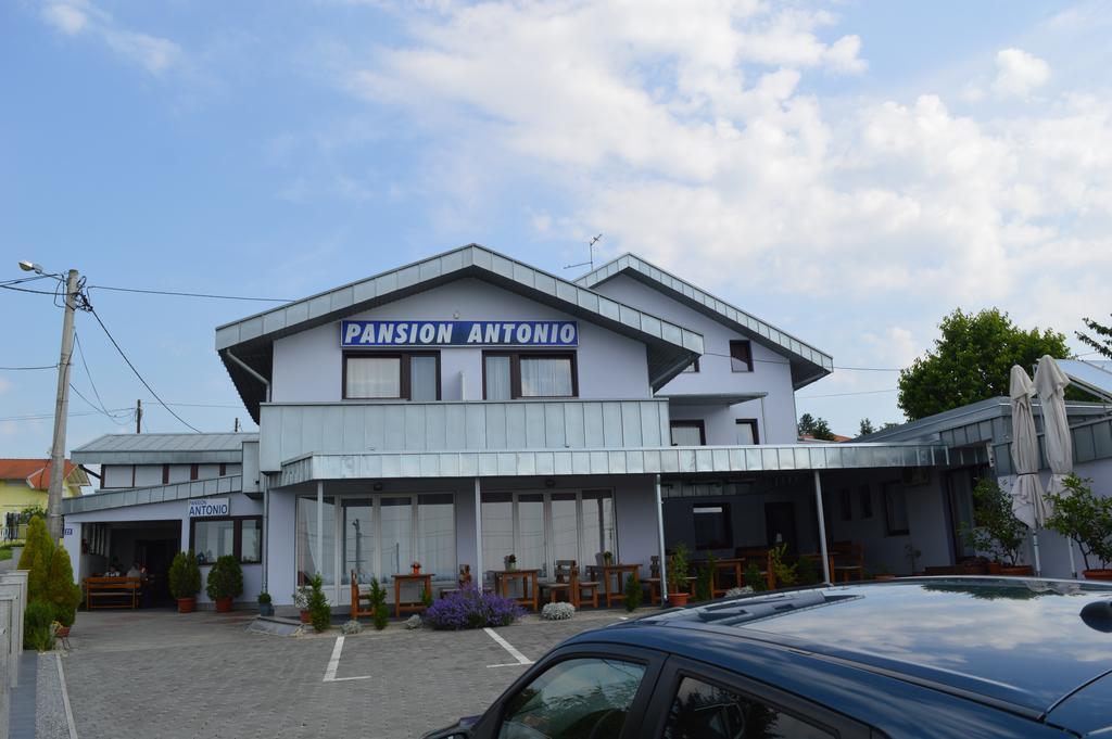 Pansion Antonio Bed and Breakfast Slavonski Brod Exteriör bild