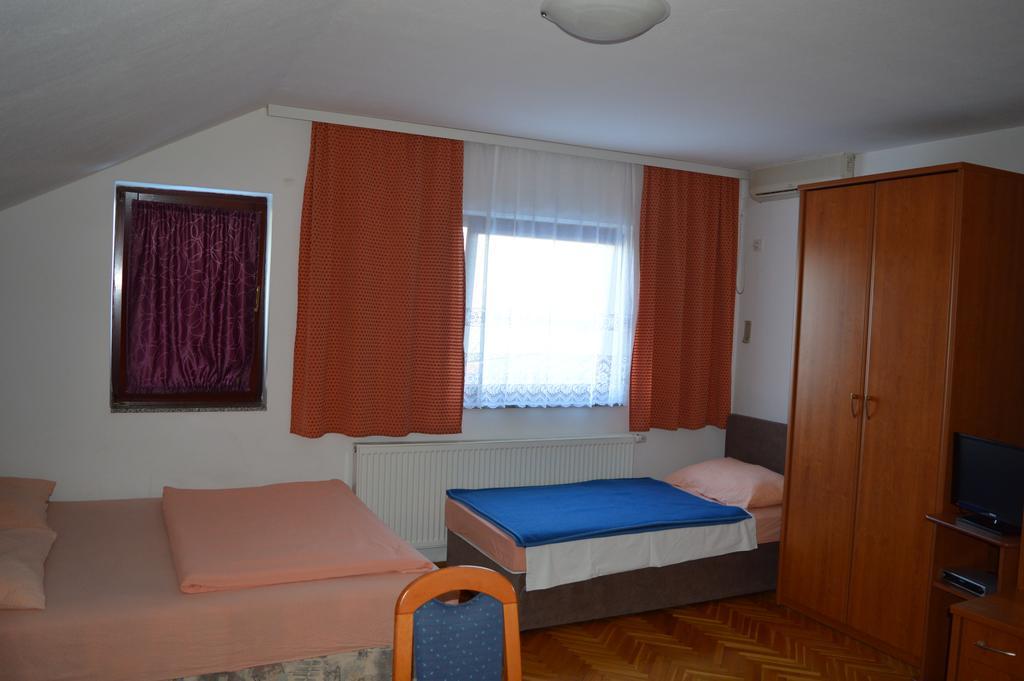 Pansion Antonio Bed and Breakfast Slavonski Brod Exteriör bild