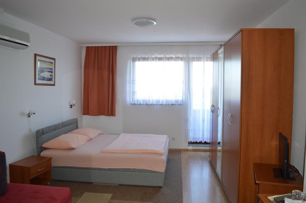 Pansion Antonio Bed and Breakfast Slavonski Brod Exteriör bild