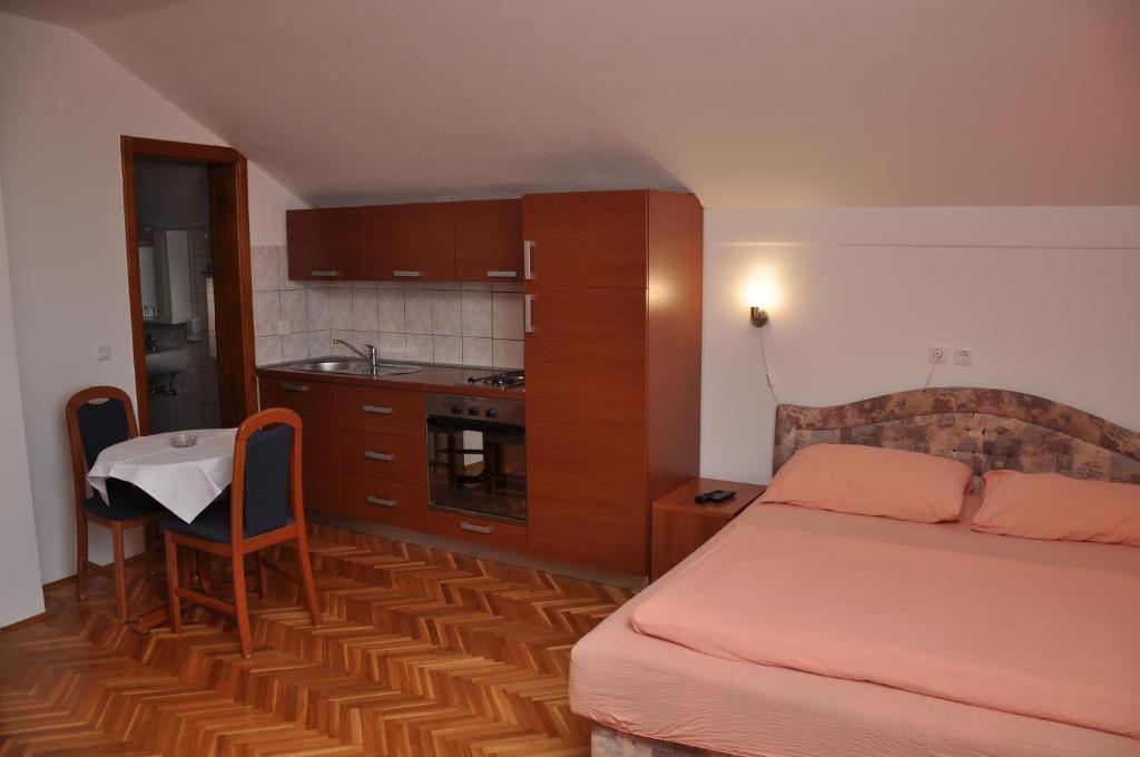 Pansion Antonio Bed and Breakfast Slavonski Brod Exteriör bild