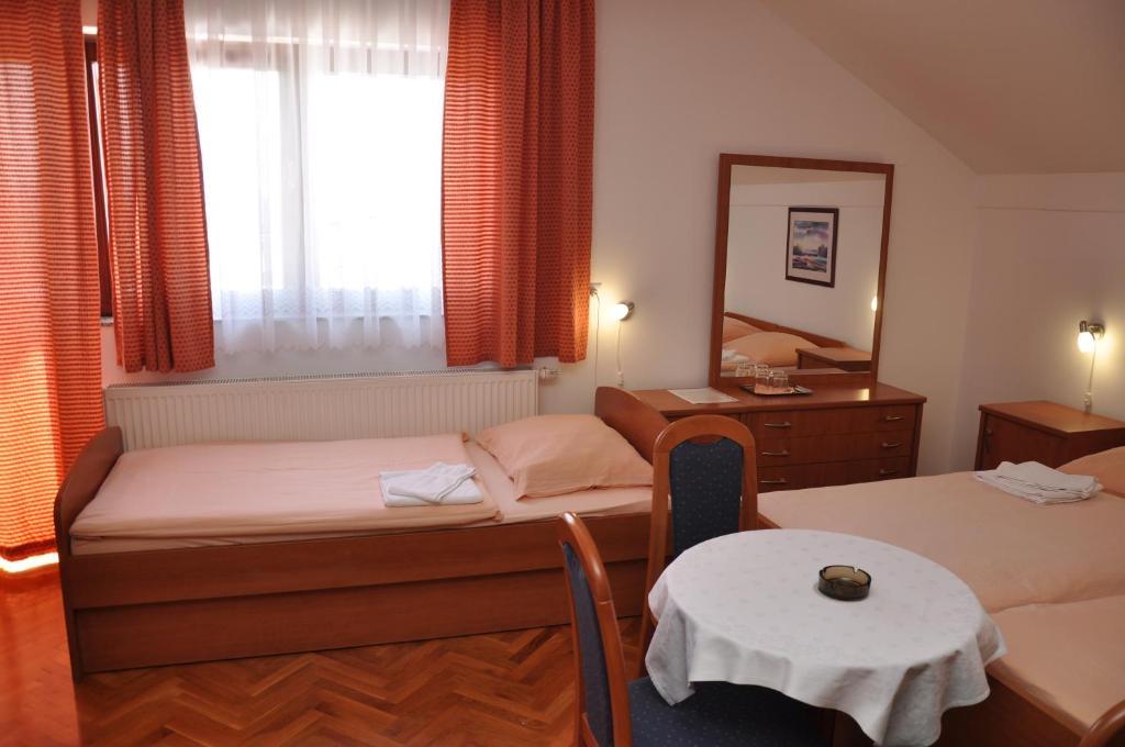 Pansion Antonio Bed and Breakfast Slavonski Brod Exteriör bild