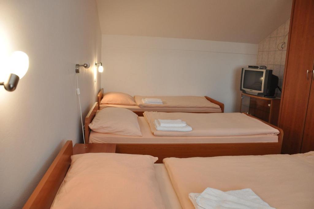 Pansion Antonio Bed and Breakfast Slavonski Brod Exteriör bild