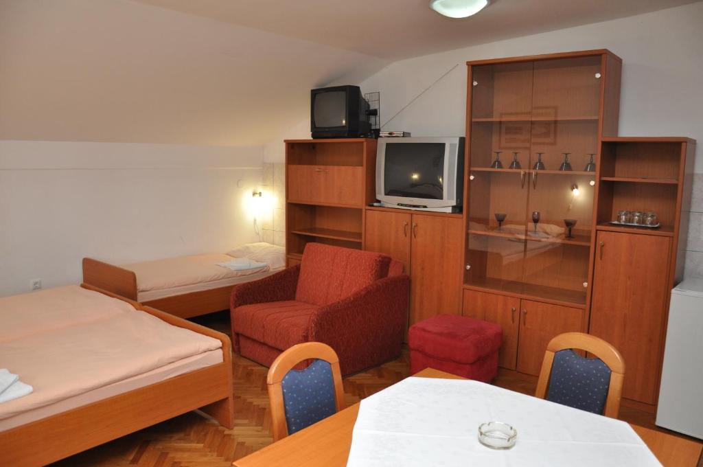 Pansion Antonio Bed and Breakfast Slavonski Brod Exteriör bild