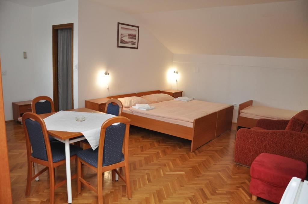 Pansion Antonio Bed and Breakfast Slavonski Brod Exteriör bild