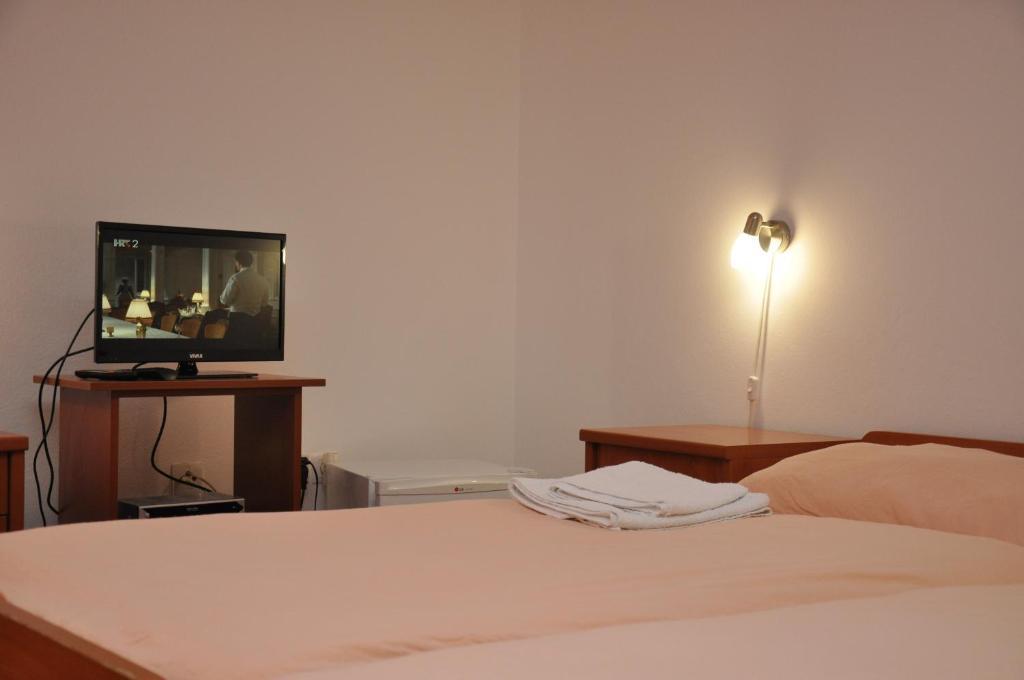 Pansion Antonio Bed and Breakfast Slavonski Brod Exteriör bild
