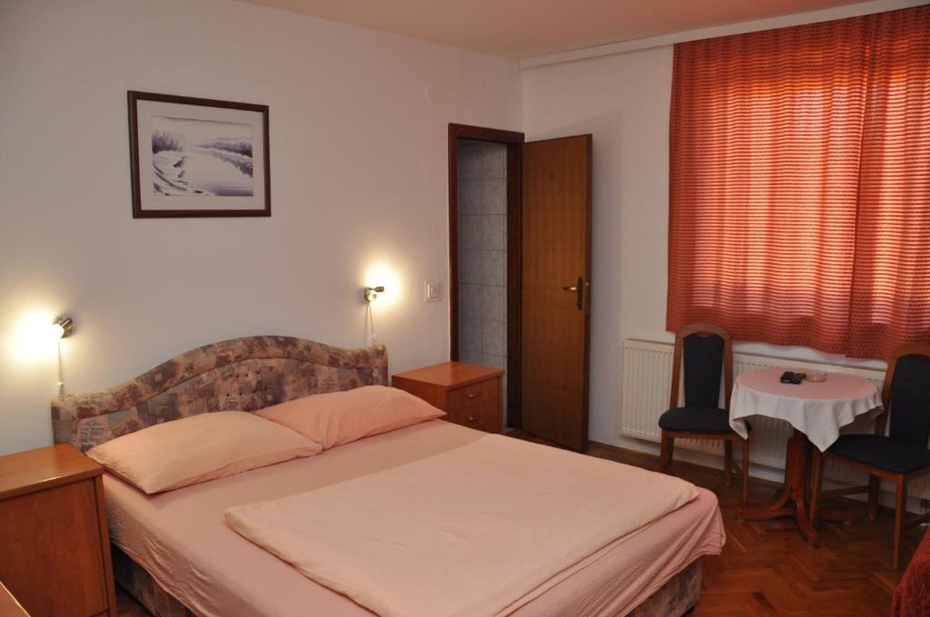 Pansion Antonio Bed and Breakfast Slavonski Brod Exteriör bild