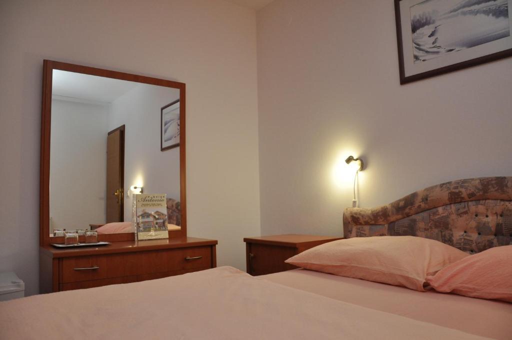 Pansion Antonio Bed and Breakfast Slavonski Brod Exteriör bild