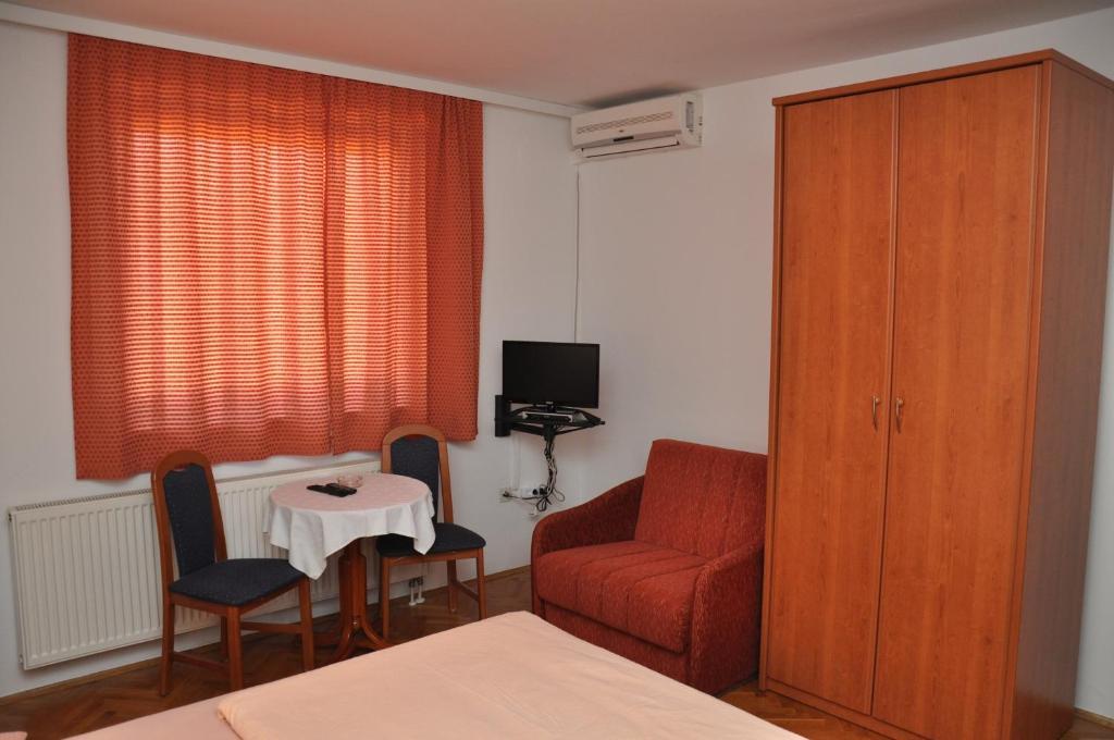 Pansion Antonio Bed and Breakfast Slavonski Brod Exteriör bild